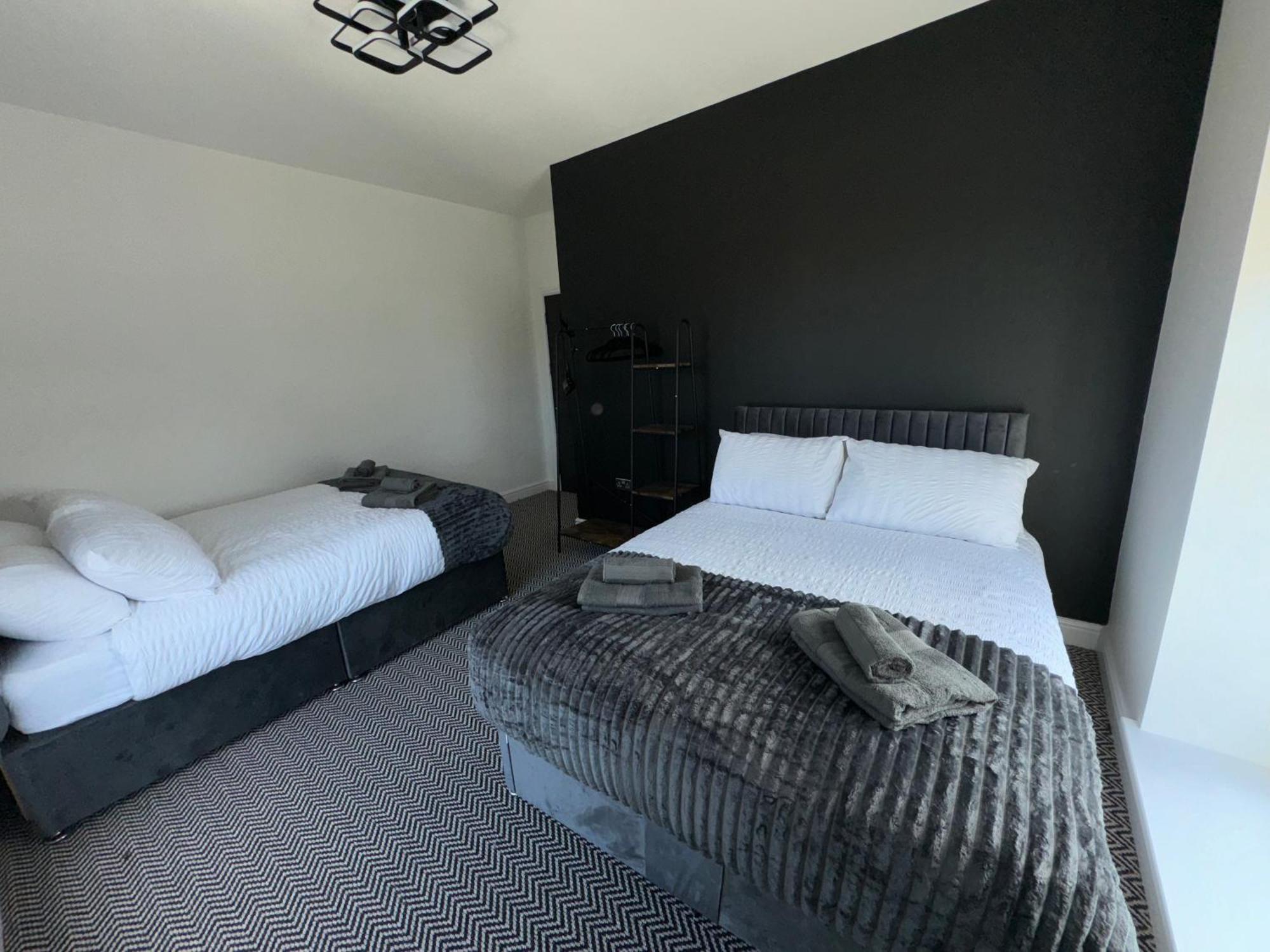 38 Everton Road Free Onsite Parking * Liverpool