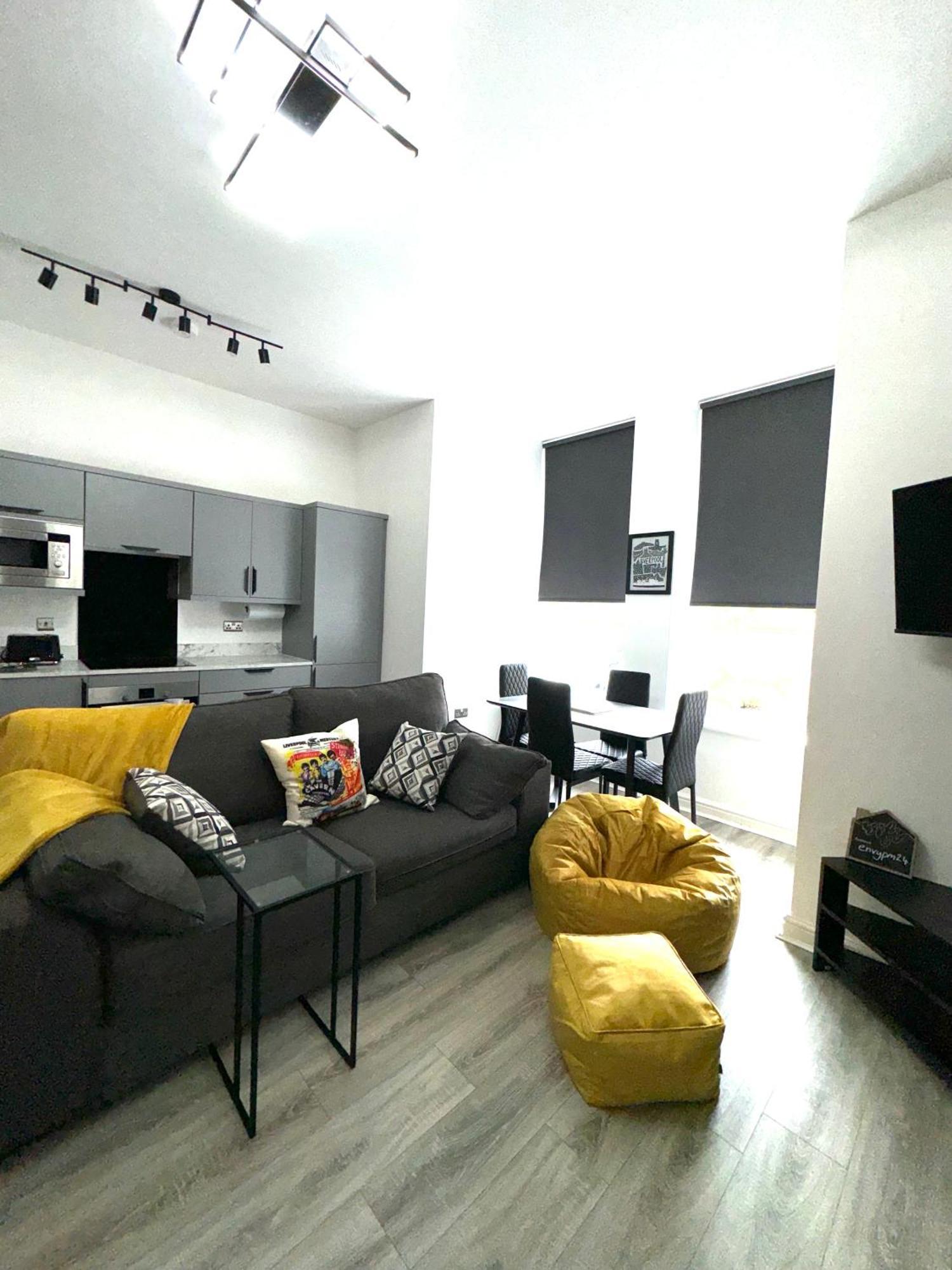 38 Everton Road Free Onsite Parking * Liverpool