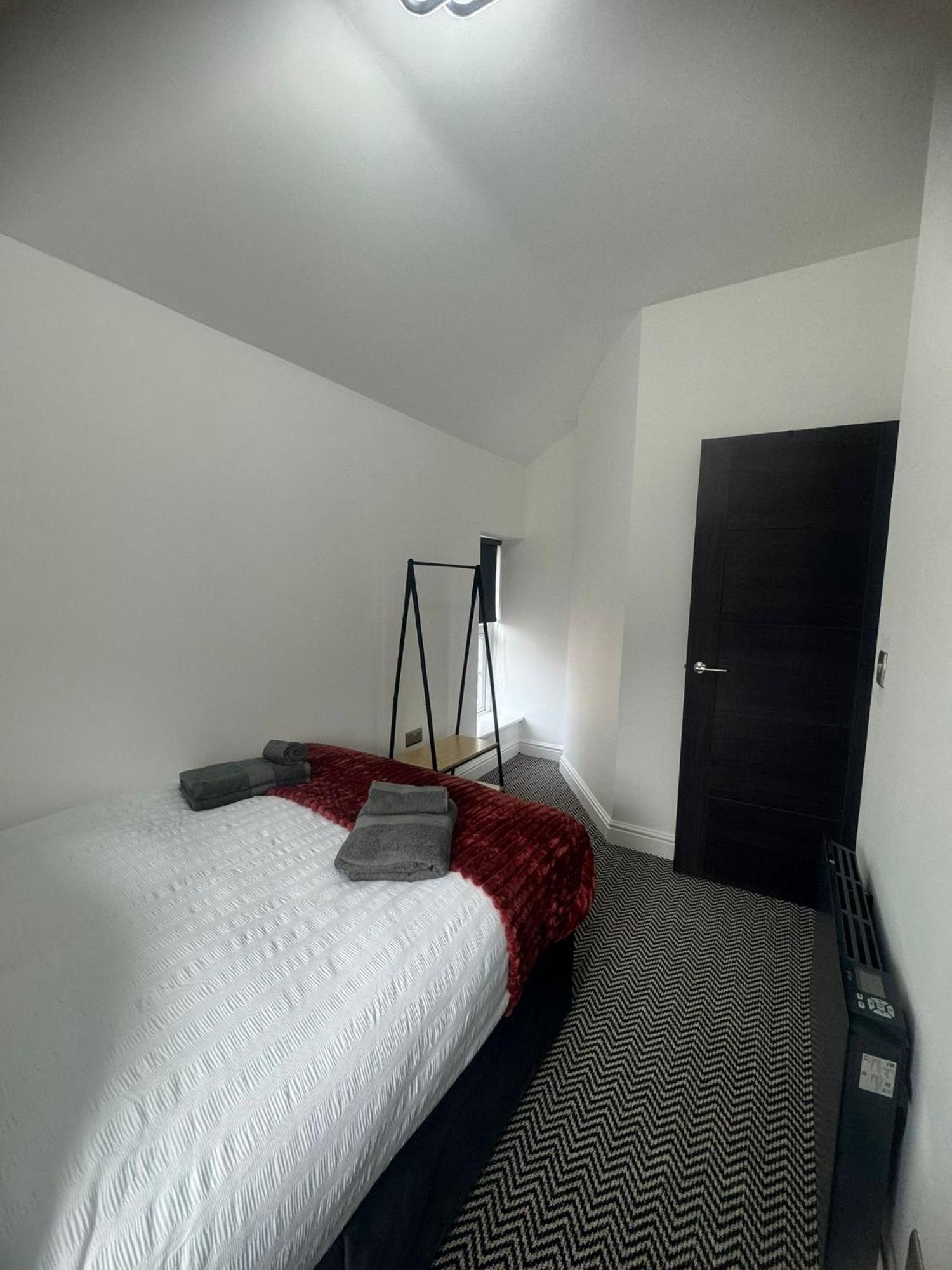 38 Everton Road Free Onsite Parking * Liverpool