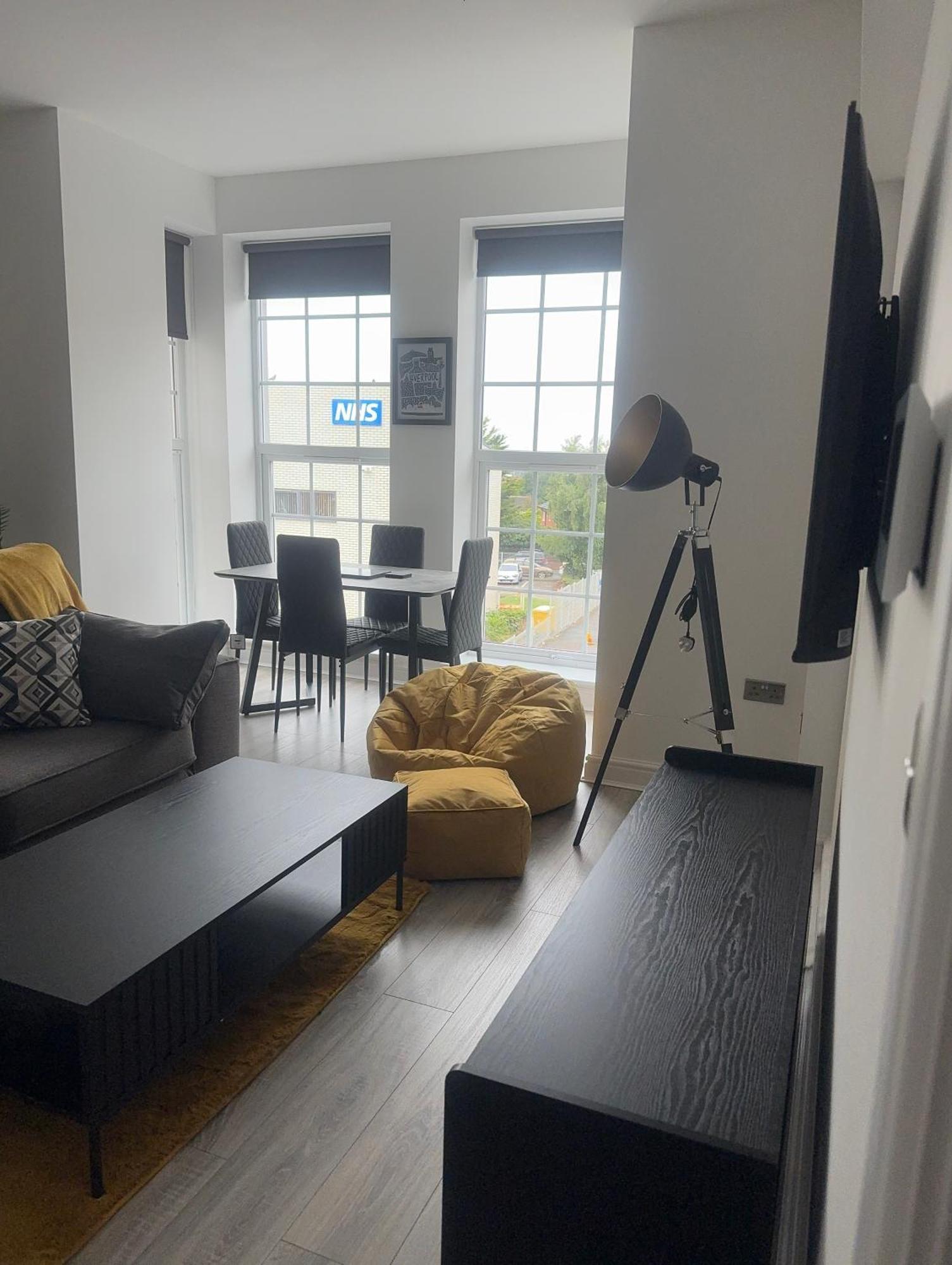 38 Everton Road Free Onsite Parking * Liverpool